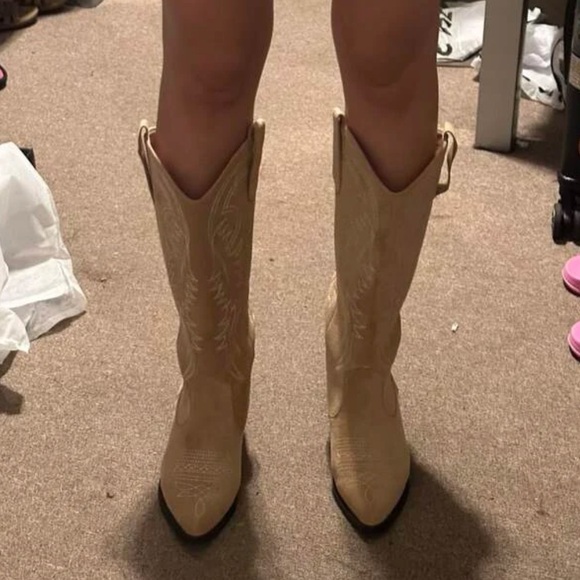 NWT Tan cowgirl boots - Picture 6 of 7